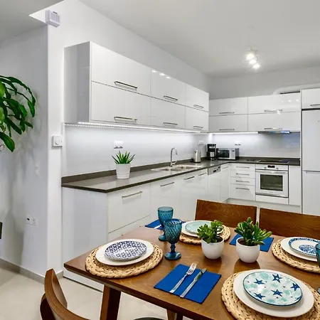 Izabela With Private Pools Херсониссос