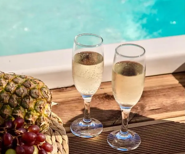 Izabela With Private Pools * 赫索尼索斯