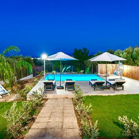 Apartment Izabela With Private Pools