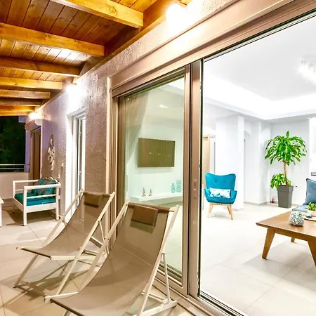 Izabela With Private Pools Apartment *