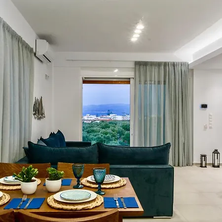 Izabela With Private Pools Apartment *