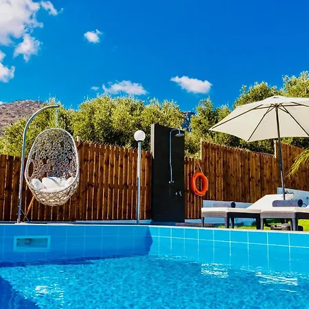 Izabela With Private Pools 아파트 *